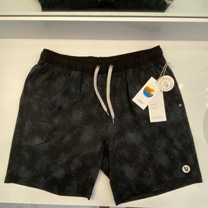 *NWT* Vuori - Kore Running Short - Black Vapor - Large